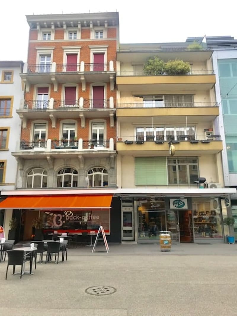 Charmantes Café Lokal an der Marktgasse 16/18 in Biel (8)
