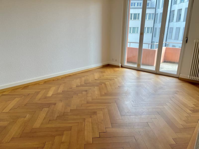 Biel, 2.5-Zimmer-Wohnung mit zwei Balkonen an Aarbergstrasse 86 (15)