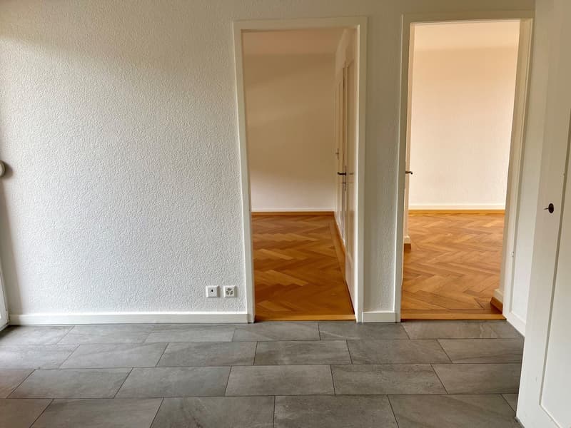 Biel, 2.5-Zimmer-Wohnung mit zwei Balkonen an Aarbergstrasse 86 (11)