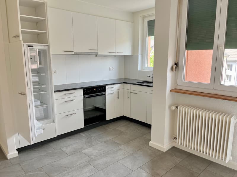 Biel, 2.5-Zimmer-Wohnung mit zwei Balkonen an Aarbergstrasse 86 (9)