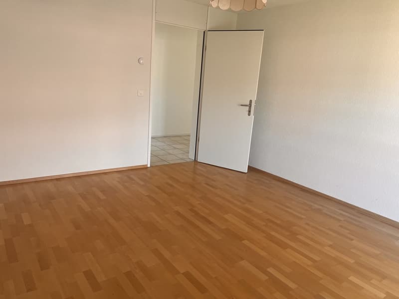 Helle 4-Zimmer-Wohnung mit Balkon und moderner Ausstattung in Biel (9)