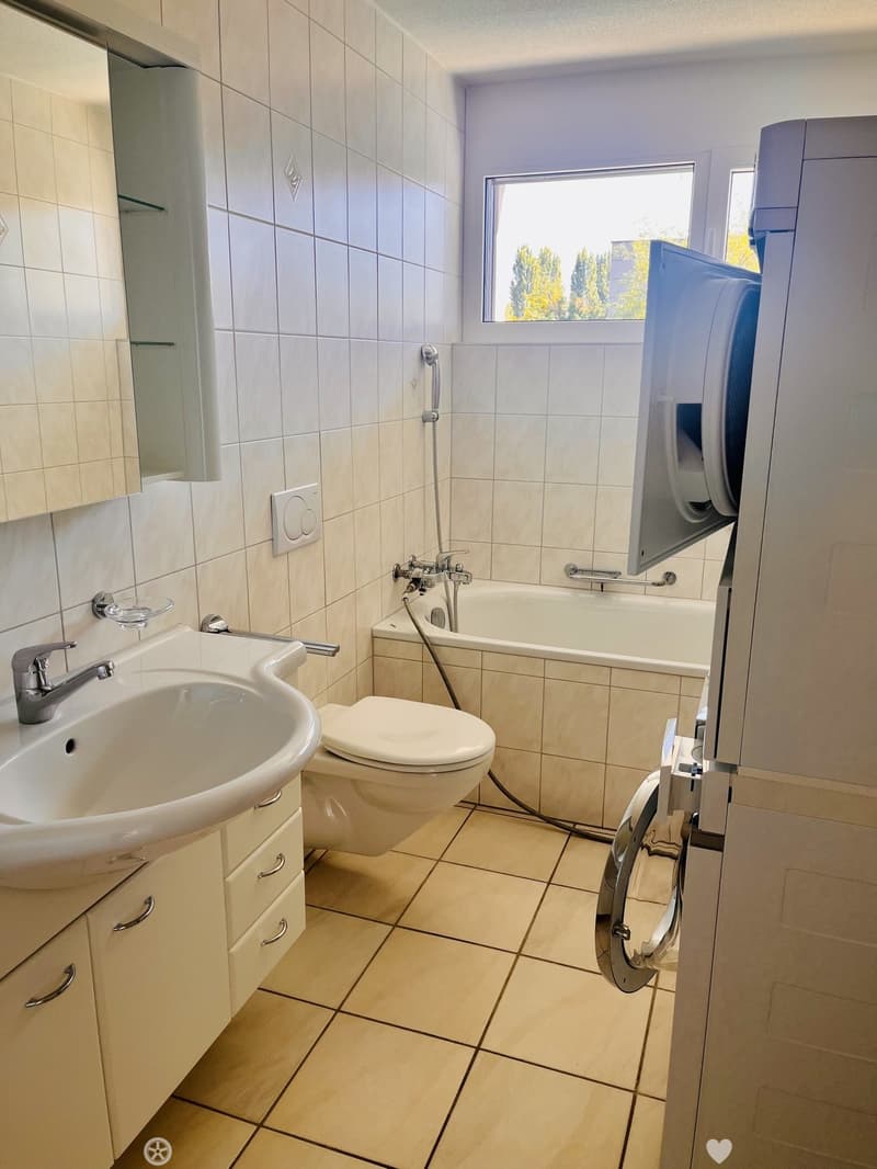 Helle 4-Zimmer-Wohnung mit Balkon und moderner Ausstattung in Biel (6)