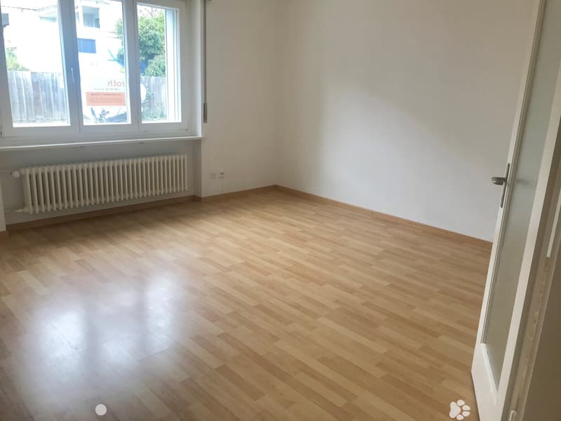 Grosszügige 2.5-Zimmer-Wohnung mit zwei Balkonen in Biel/Bienne (3)