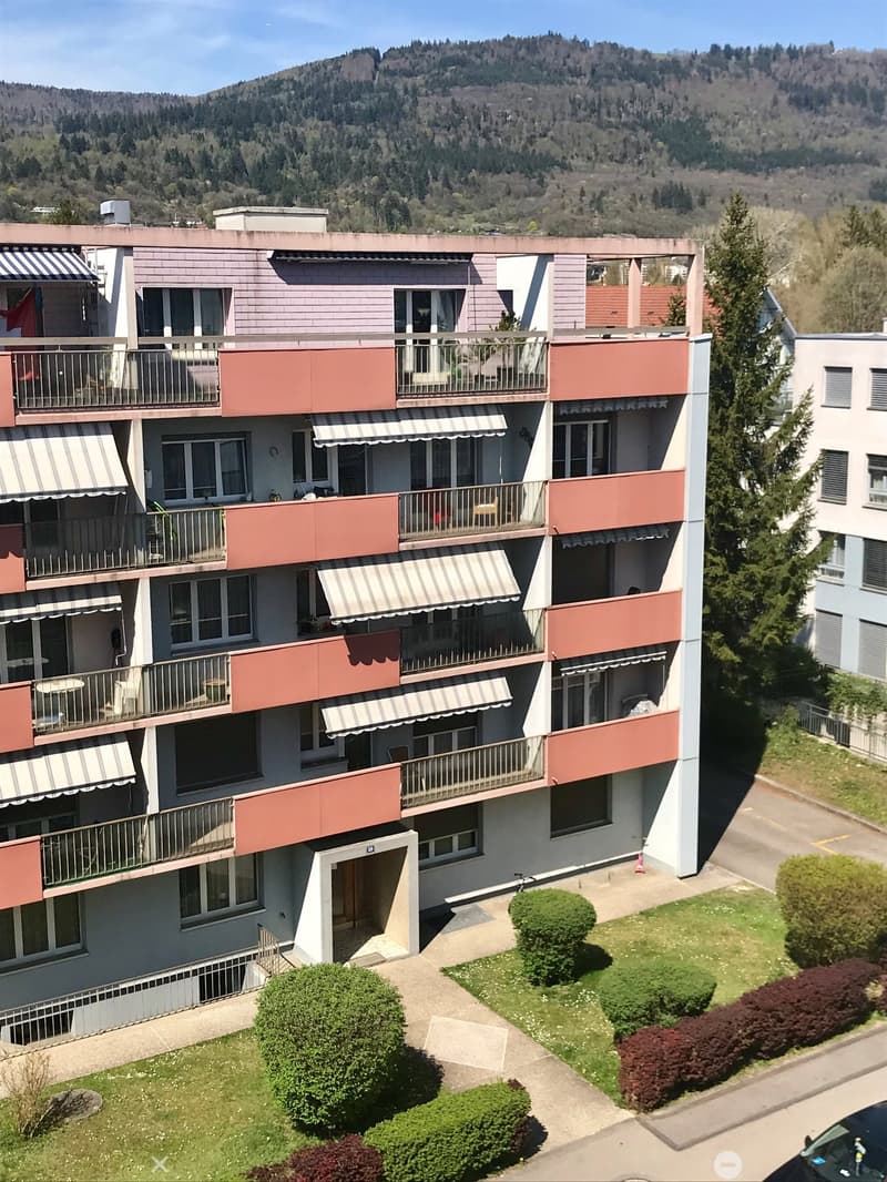 Grosszügige 2.5-Zimmer-Wohnung mit zwei Balkonen in Biel/Bienne (6)
