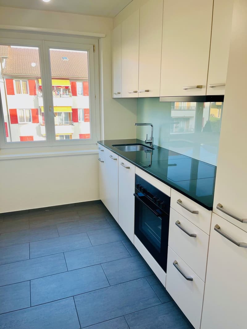 Moderne 4-Zimmer-Wohnung mit Balkon in Grenchen (2)