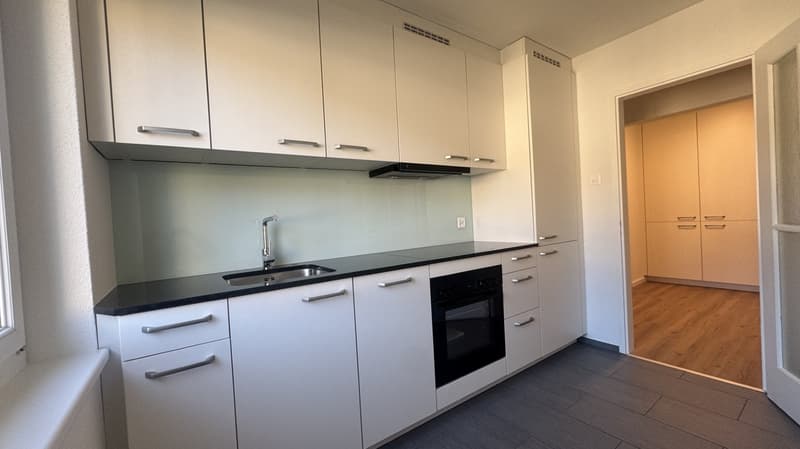 Moderne 4-Zimmer-Wohnung mit Balkon in Grenchen (3)
