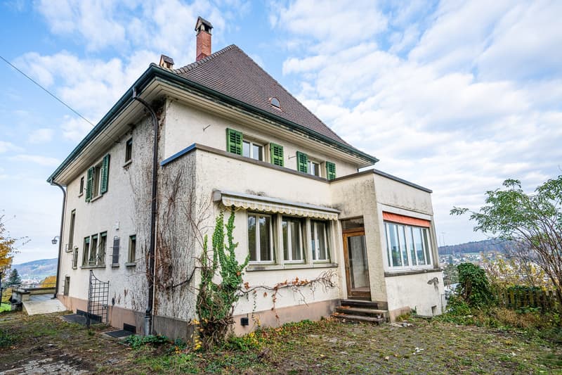 Herrschaftliche 6-Zimmer-Villa mit traumhafter Panoramasicht in Burg AG (1)