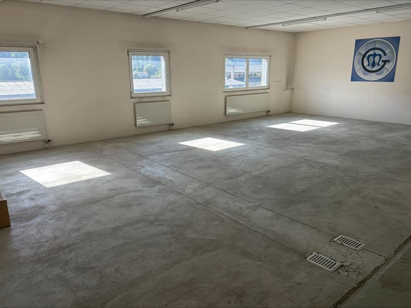 Bâtiment expédition les 2 salles de conférences à l''expeédition Moudon (6)
