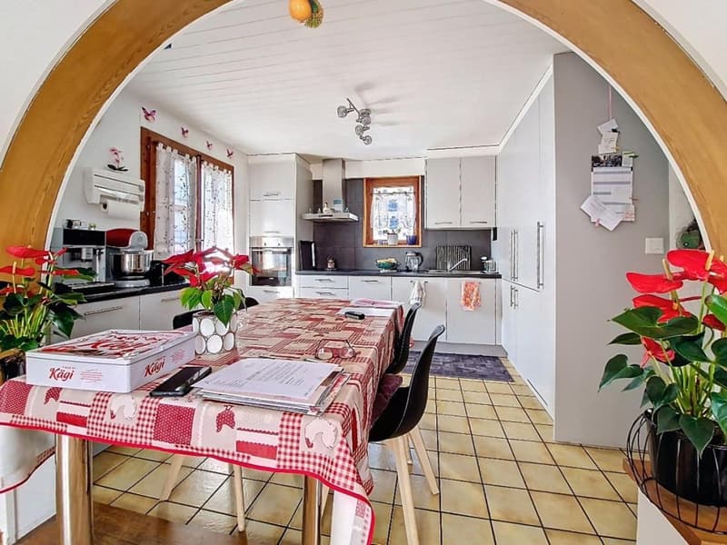 Fully, charming 5.5-room house of 160 m2 with garage and parking spaces (6)
