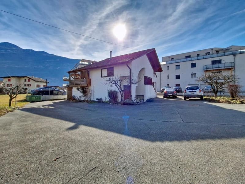 Fully, charming 5.5-room house of 160 m2 with garage and parking spaces (20)