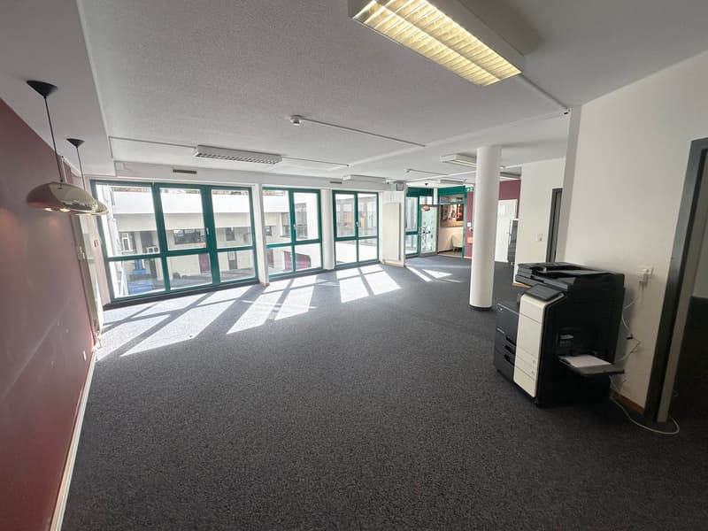 Crissier – Bureau de 149 m² au rez-de-chaussée, proche du centre et des accès autoroutiers (3)