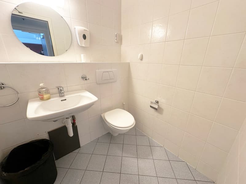 Crissier – Bureau de 149 m² au rez-de-chaussée, proche du centre et des accès autoroutiers (15)