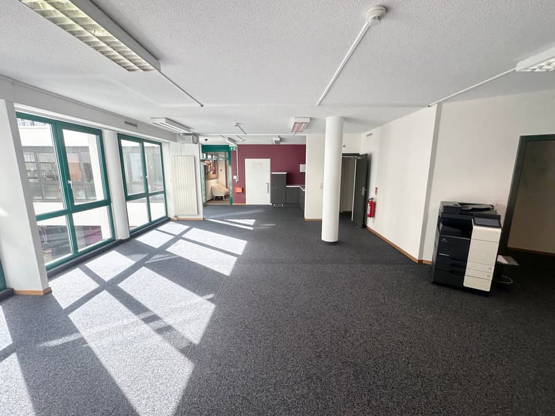 Crissier – Bureau de 149 m² au rez-de-chaussée, proche du centre et des accès autoroutiers (2)