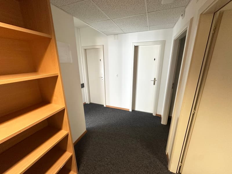 Crissier – Bureau de 149 m² au rez-de-chaussée, proche du centre et des accès autoroutiers (12)