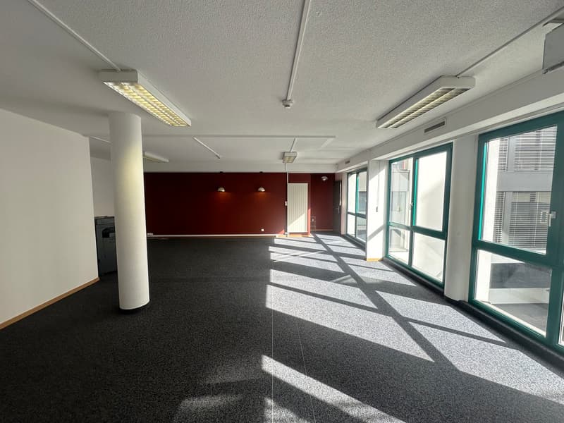 Crissier – Bureau de 149 m² au rez-de-chaussée, proche du centre et des accès autoroutiers (4)