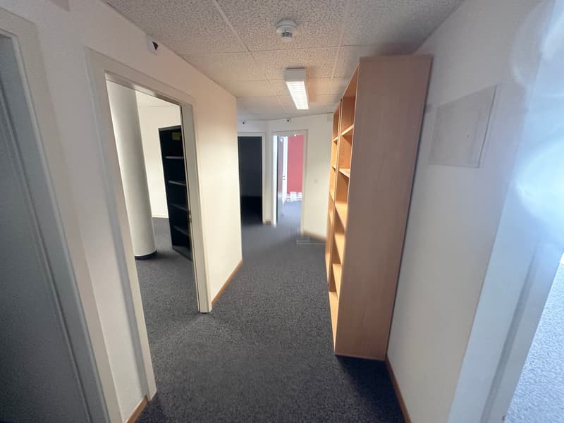 Crissier – Bureau de 149 m² au rez-de-chaussée, proche du centre et des accès autoroutiers (11)