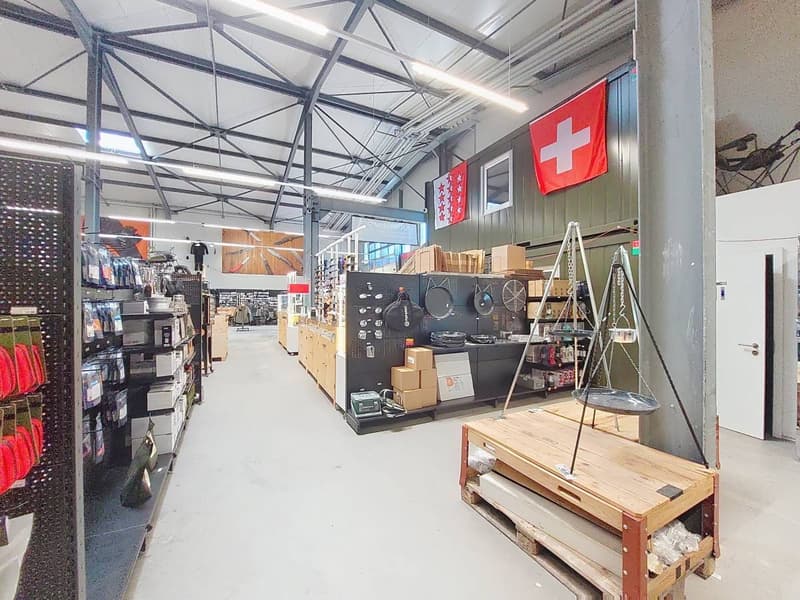 Sion, à louer 1 local de 355.50m2 dans un bâtiment industriel entièrement rénové. (3)
