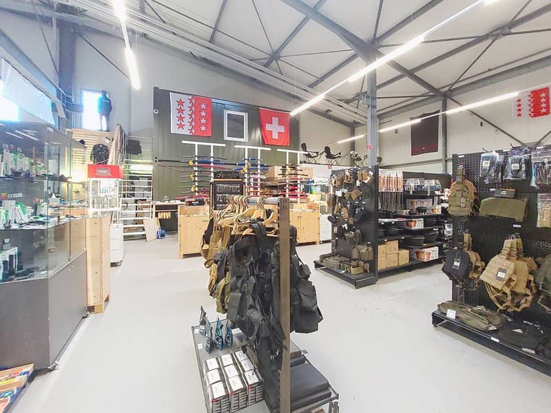Sion, à louer 1 local de 355.50m2 dans un bâtiment industriel entièrement rénové. (5)
