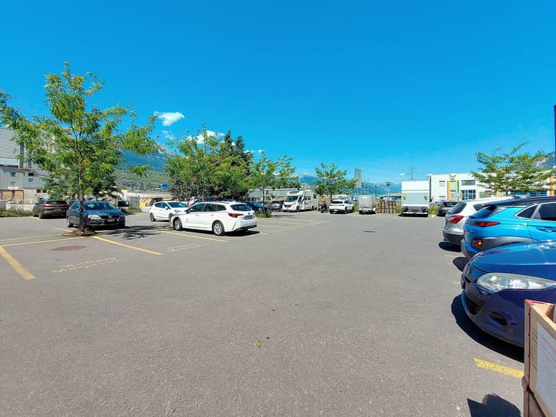 Sion, à louer 1 local de 355.50m2 dans un bâtiment industriel entièrement rénové. (2)