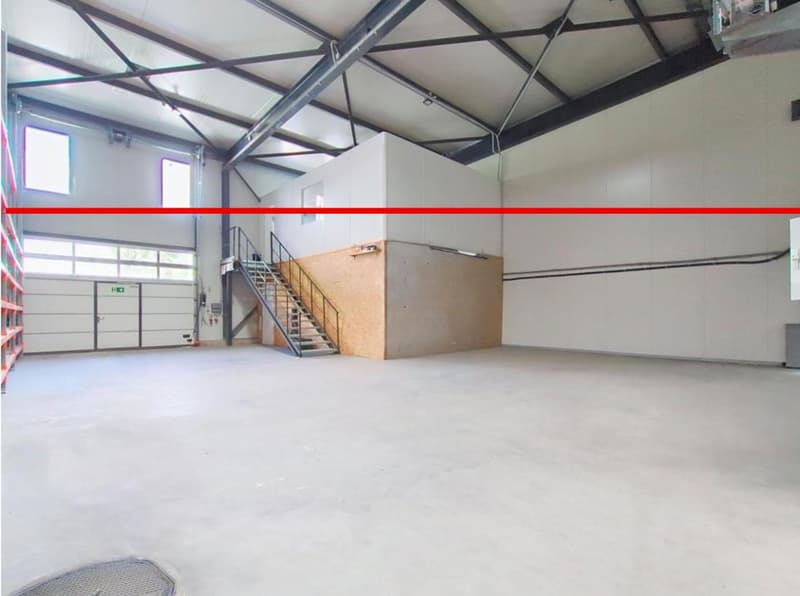 Sion, locale di stoccaggio a noleggio al piano terra di 355 m2 in un edificio industriale completamente ristrutturato (3)