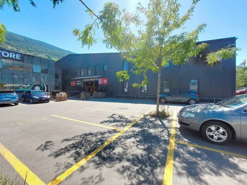 Sion, 2 Lagerhallen im Erdgeschoss und im 1. Stock zu vermieten, 297 m2 each, renoviertes Industriegebäude (1)