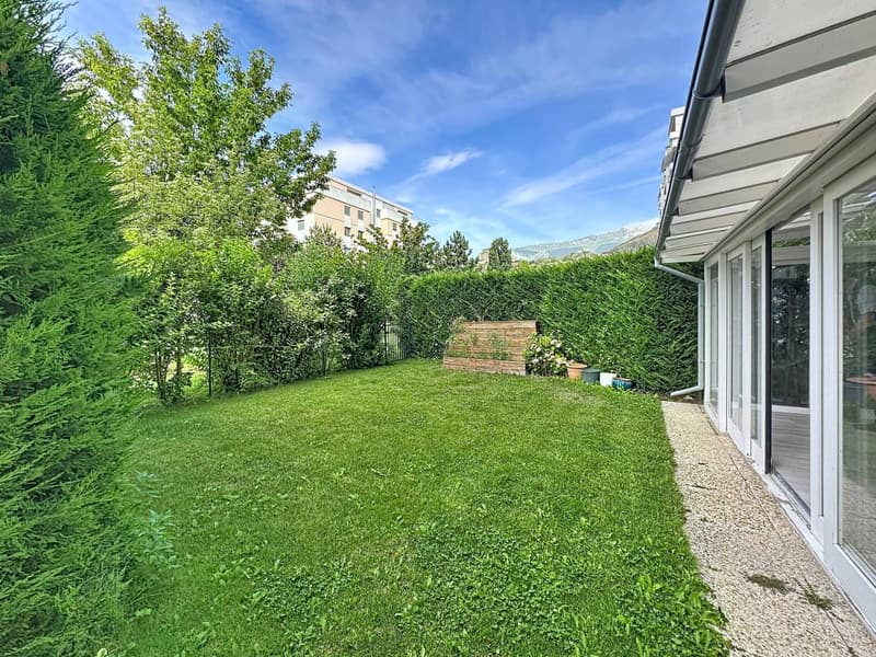 Sion – 2.5-Zimmer-Wohnung im Erdgeschoss mit privater Wiese und Garage-Box, nahe der Innenstadt (3)