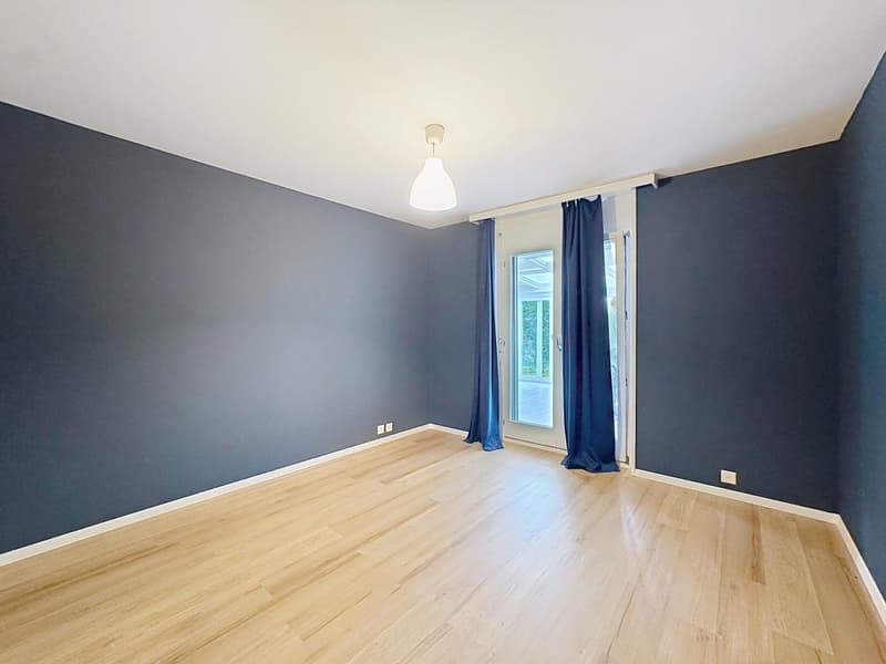 Sion – 2.5-Zimmer-Wohnung im Erdgeschoss mit privater Wiese und Garage-Box, nahe der Innenstadt (9)