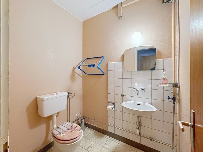 Sion, city center: 230 m² commercial space with great potential for renovation (6)