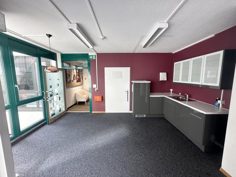 Crissier – Büro von 149 m² im Erdgeschoss, nahe dem Zentrum und den Autobahnanschlüssen (5)