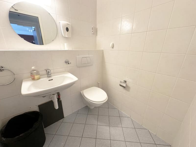 Crissier – Büro von 149 m² im Erdgeschoss, nahe dem Zentrum und den Autobahnanschlüssen (15)