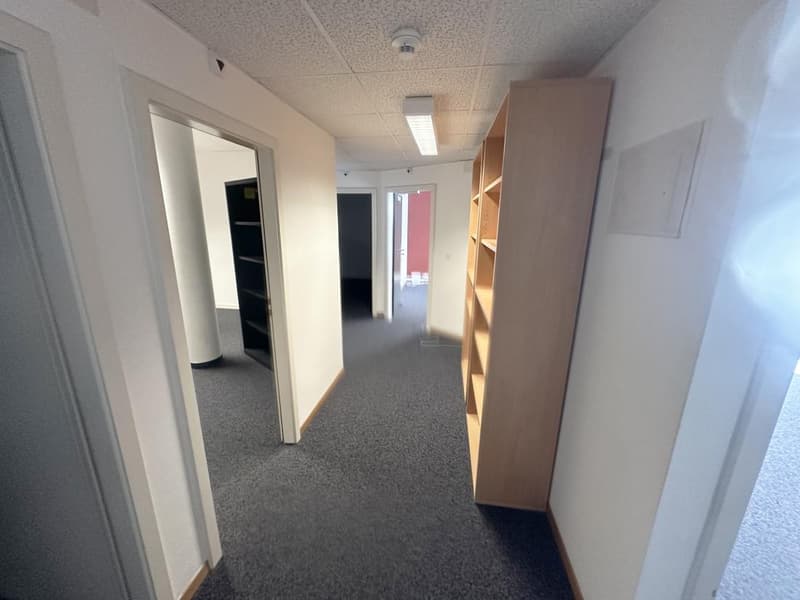 Crissier – Büro von 149 m² im Erdgeschoss, nahe dem Zentrum und den Autobahnanschlüssen (11)