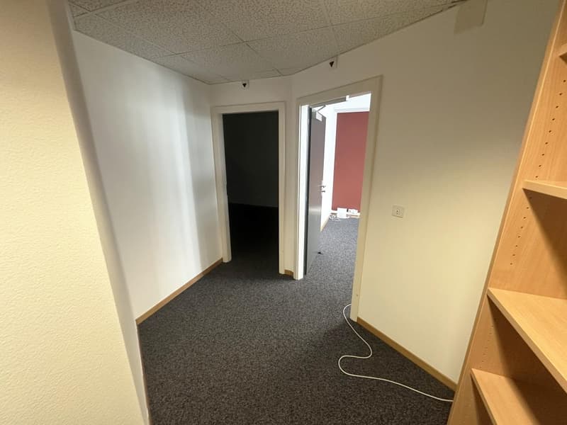 Crissier – Büro von 149 m² im Erdgeschoss, nahe dem Zentrum und den Autobahnanschlüssen (13)
