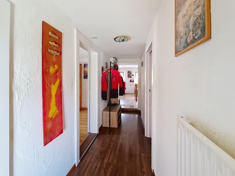 Grône, maison de 4.5 pièces de 151 m2 avec extérieures verdoyant et 2 places de parc (8)