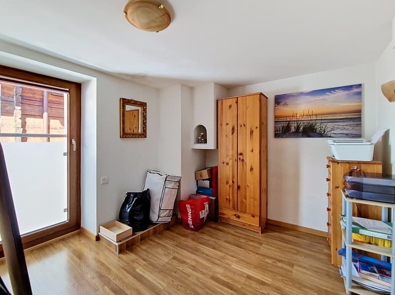 Grône, maison de 4.5 pièces de 151 m2 avec extérieures verdoyant et 2 places de parc (10)