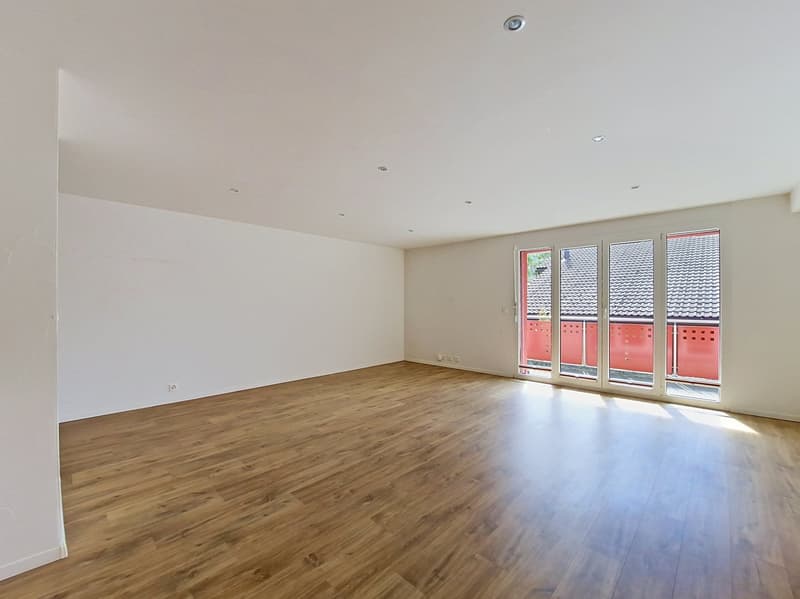 Grône, appartement de 2.5 pièces avec grand balcon et place de parc (2)