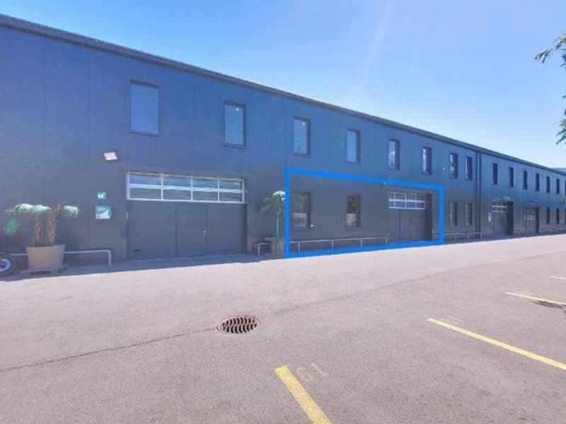 Sion, à louer un local de 297.60 m2 au rez étage dans un bâtiment industriel entièrement rénové (3)