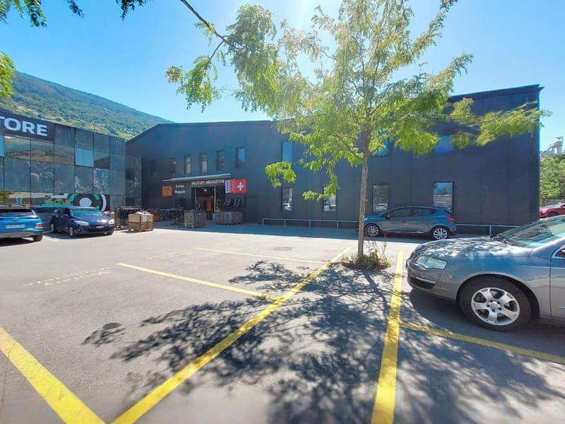 Sion, à louer un local de 297.60 m2 au rez étage dans un bâtiment industriel entièrement rénové (10)