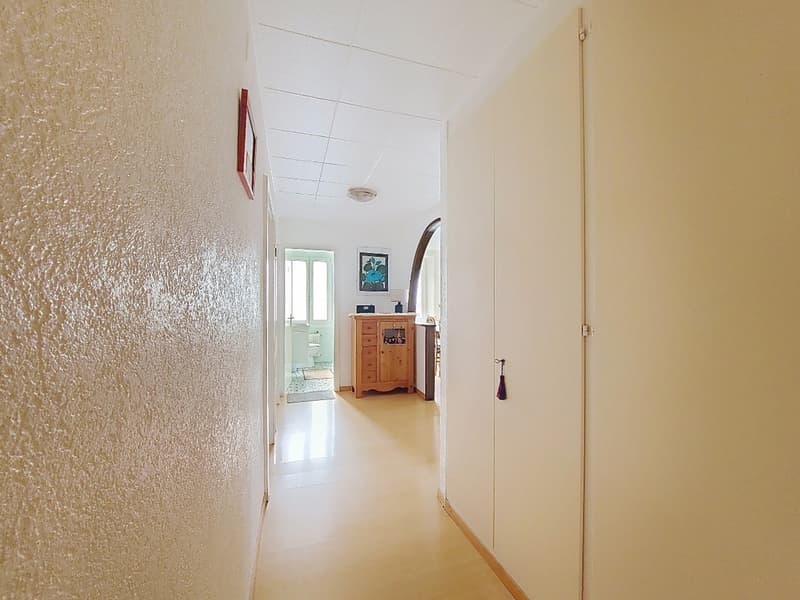 Pramagnon, maison familiale de 230m2 avec pelouse et places de parc extérieures (9)