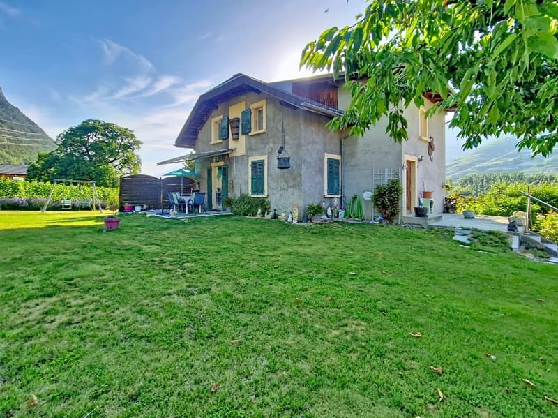 Pramagnon, maison familiale de 230m2 avec pelouse et places de parc extérieures (24)