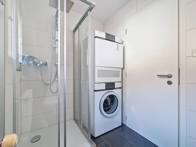 Sion, appartement de 3.5 pièces moderne de 80 m2 avec balcon au sud et place de parc (13)