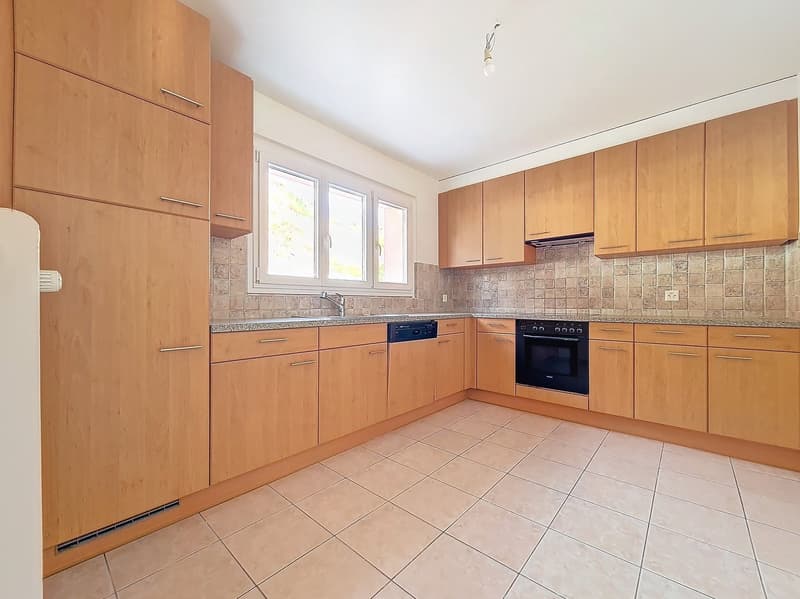 Sion, appartement de 3.5 pièces moderne de 80 m2 avec balcon au sud et place de parc (5)