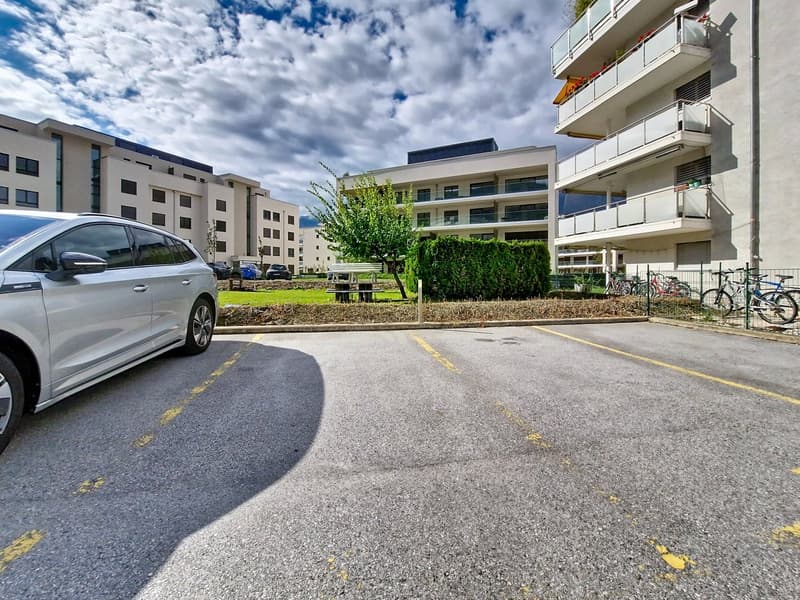 Sion, appartement de 4.5 pièces avec 2 places de parc à Grand-Champsec (17)