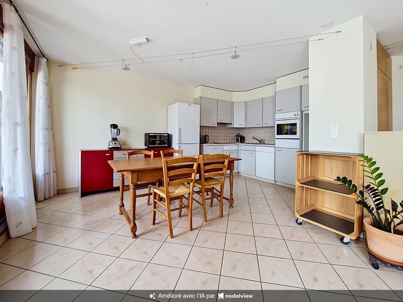 Erde, appartement de 4.5 pièces au centre du village avec 2 places de parc (7)