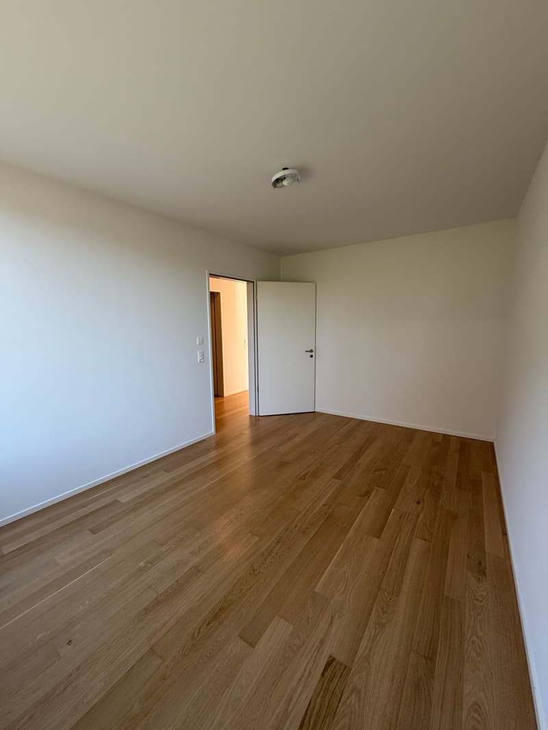 Luxuriöse & barrierefreie 4.5-Zimmer-Wohnung mit eigenem Garten (6)