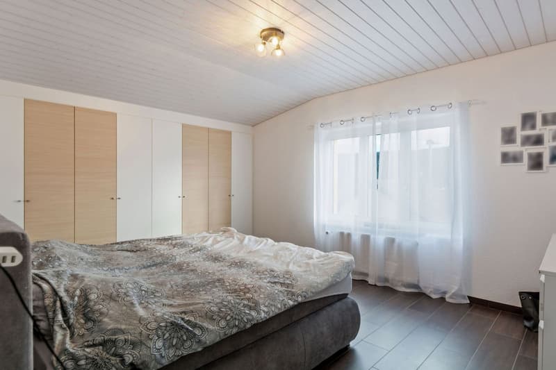 Casa con due appartamenti e 7 garage (10)