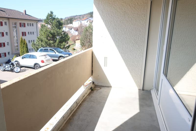 Appartamento con 3.5 locali, balcone e ascensore (9)