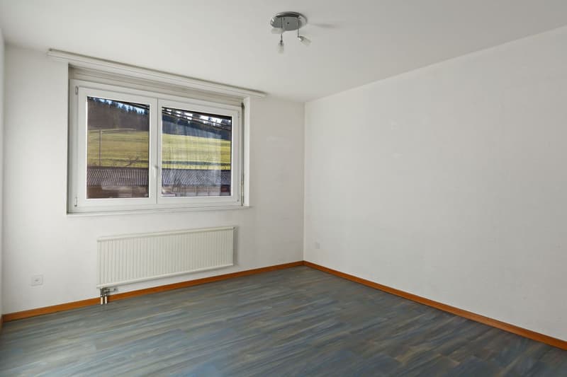 Appartamento di 4.5 locali PPE spazioso e accogliente con balcone, giardino comune e 3 posti auto (6)