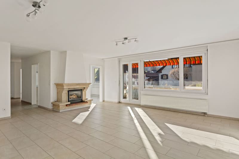 Appartamento di 4.5 locali PPE spazioso e accogliente con balcone, giardino comune e 3 posti auto (3)