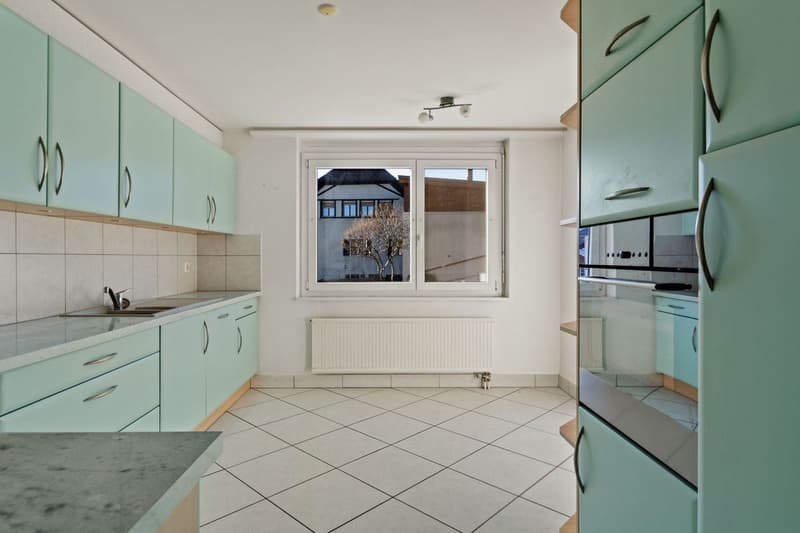 Appartamento di 4.5 locali PPE spazioso e accogliente con balcone, giardino comune e 3 posti auto (8)