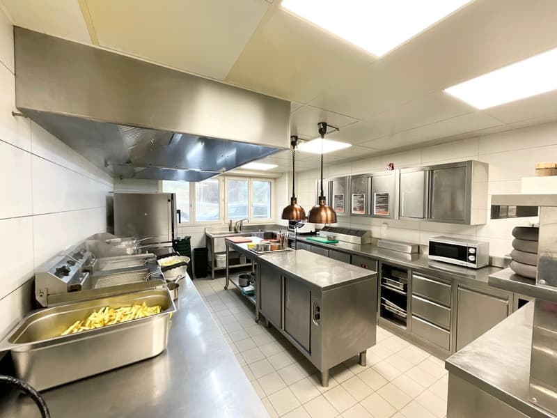 Ensemble alberghiero e ristorante con appartamento di servizio (10)